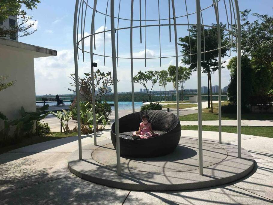 Homenest Jb City Poolview Suite By Cozy Home Johor Bahru Exterior photo