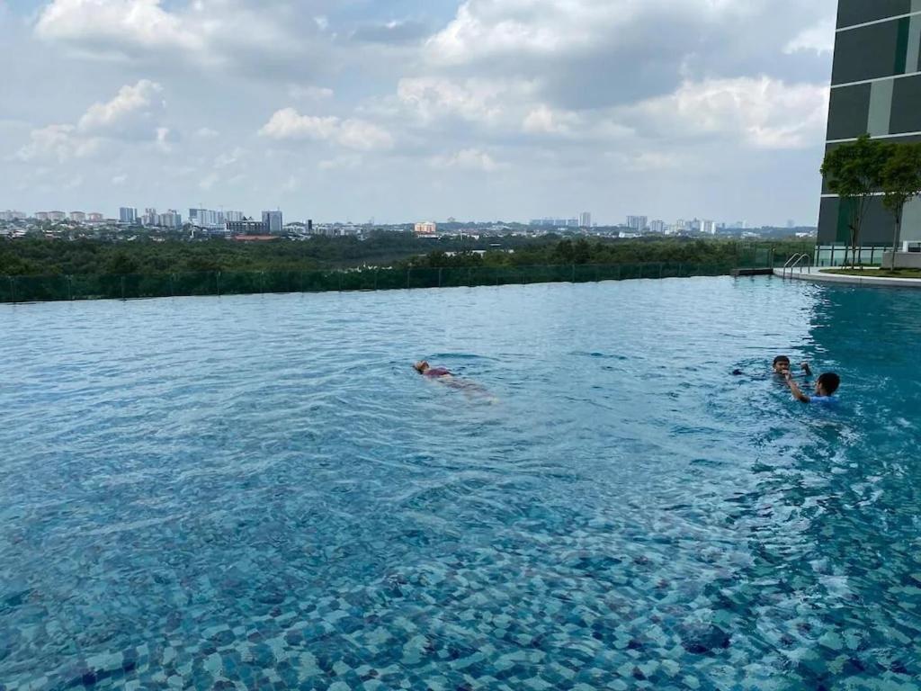 Homenest Jb City Poolview Suite By Cozy Home Johor Bahru Exterior photo