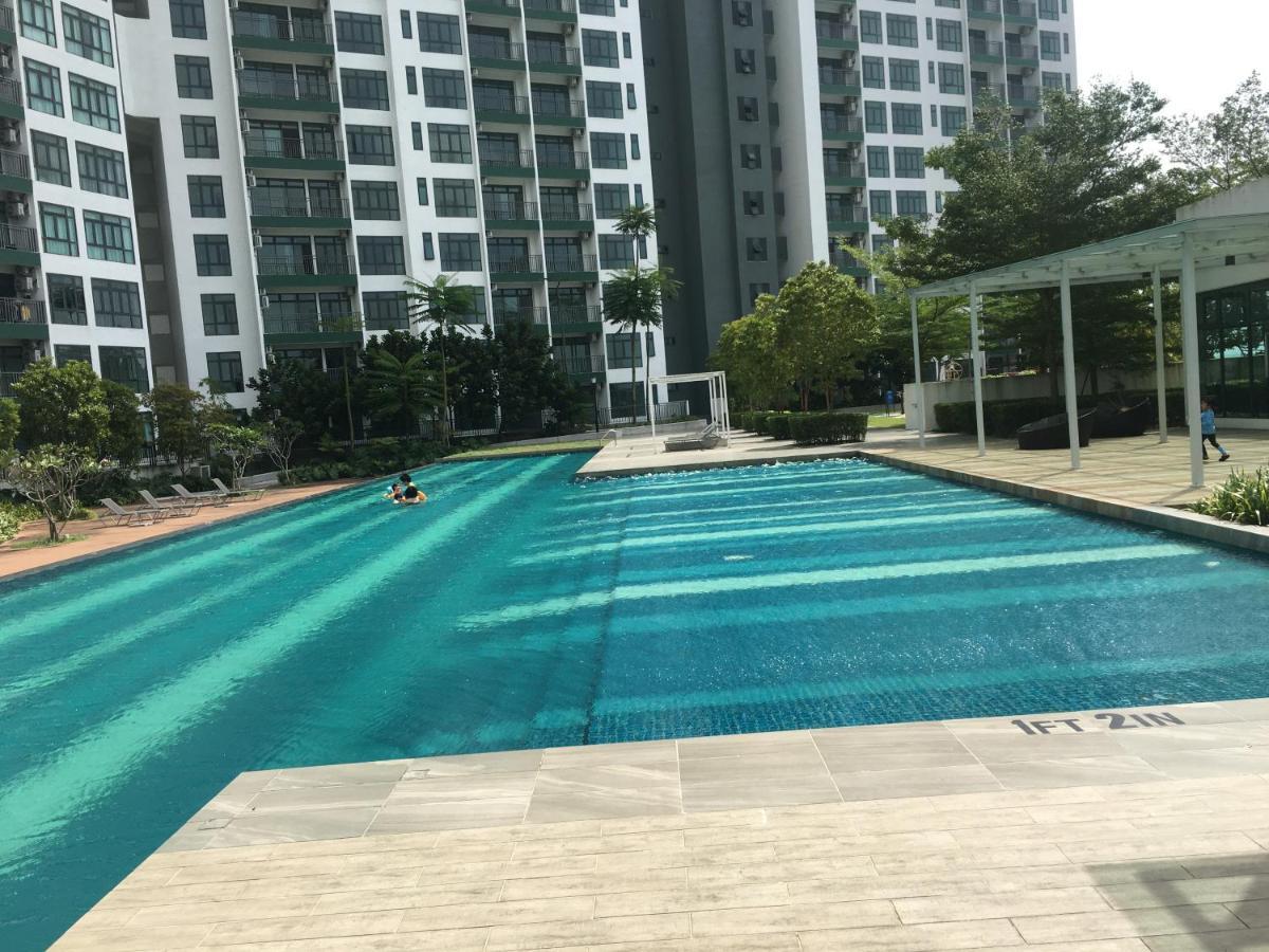 Homenest Jb City Poolview Suite By Cozy Home Johor Bahru Exterior photo