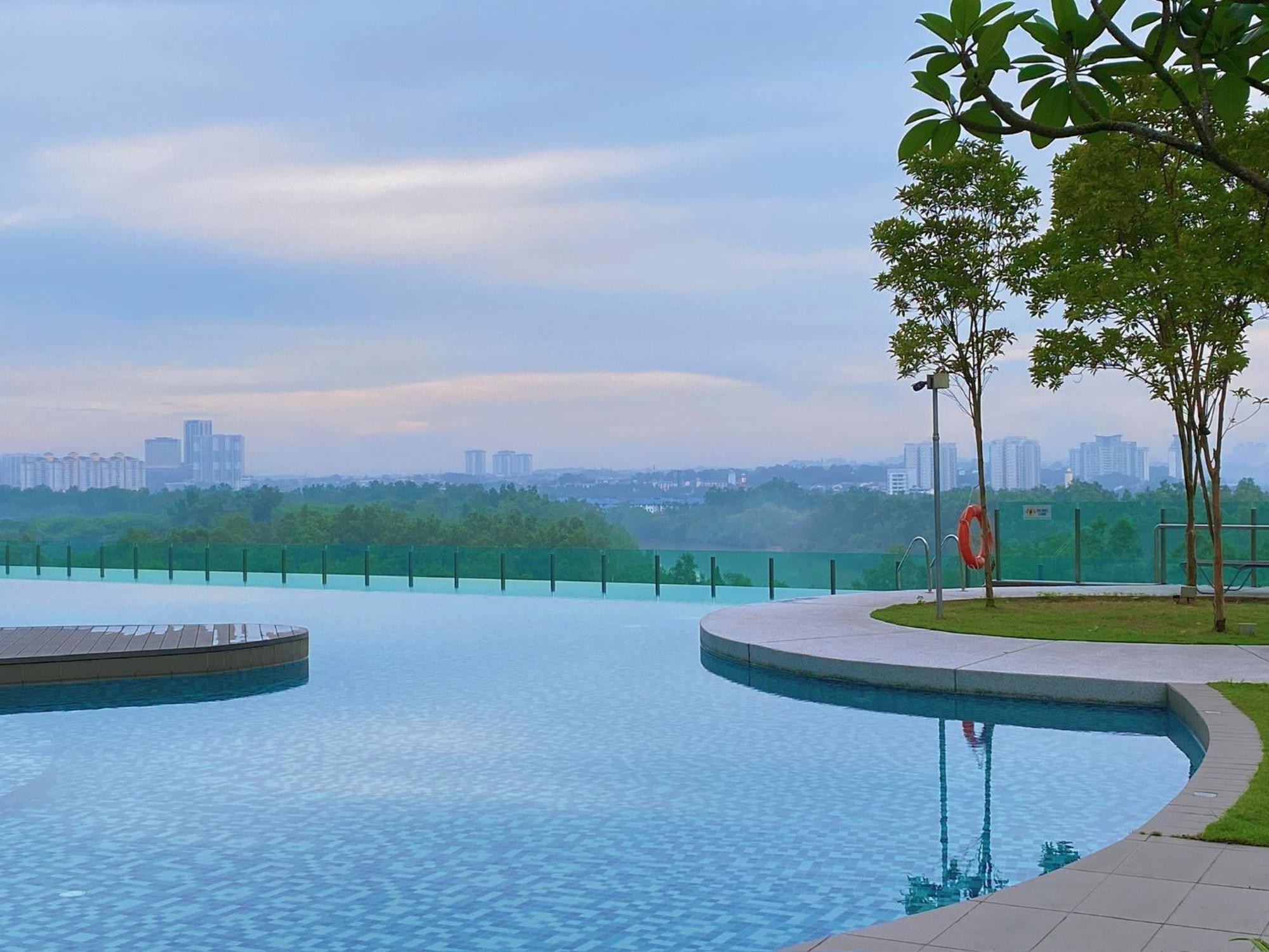 Homenest Jb City Poolview Suite By Cozy Home Johor Bahru Exterior photo