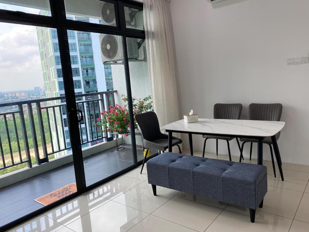 Homenest Jb City Poolview Suite By Cozy Home Johor Bahru Exterior photo
